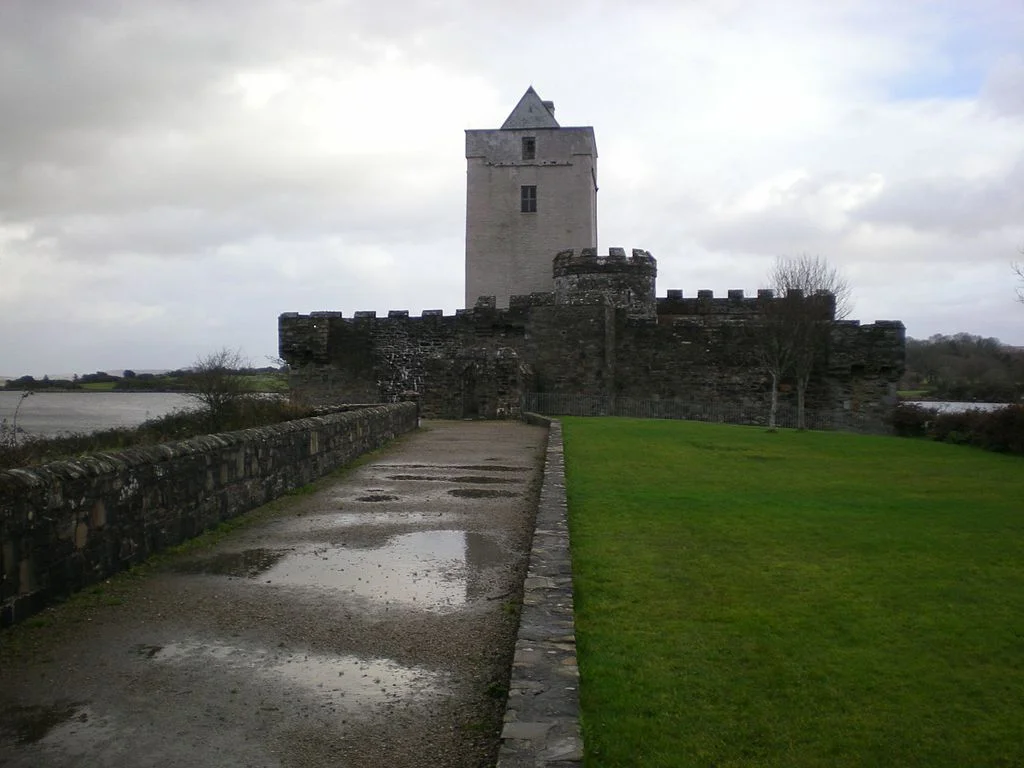 The Entrance view of Doe Castle.