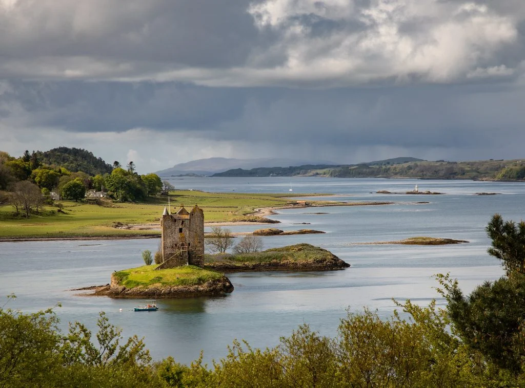 A panoramic view of Castle Stalker. 