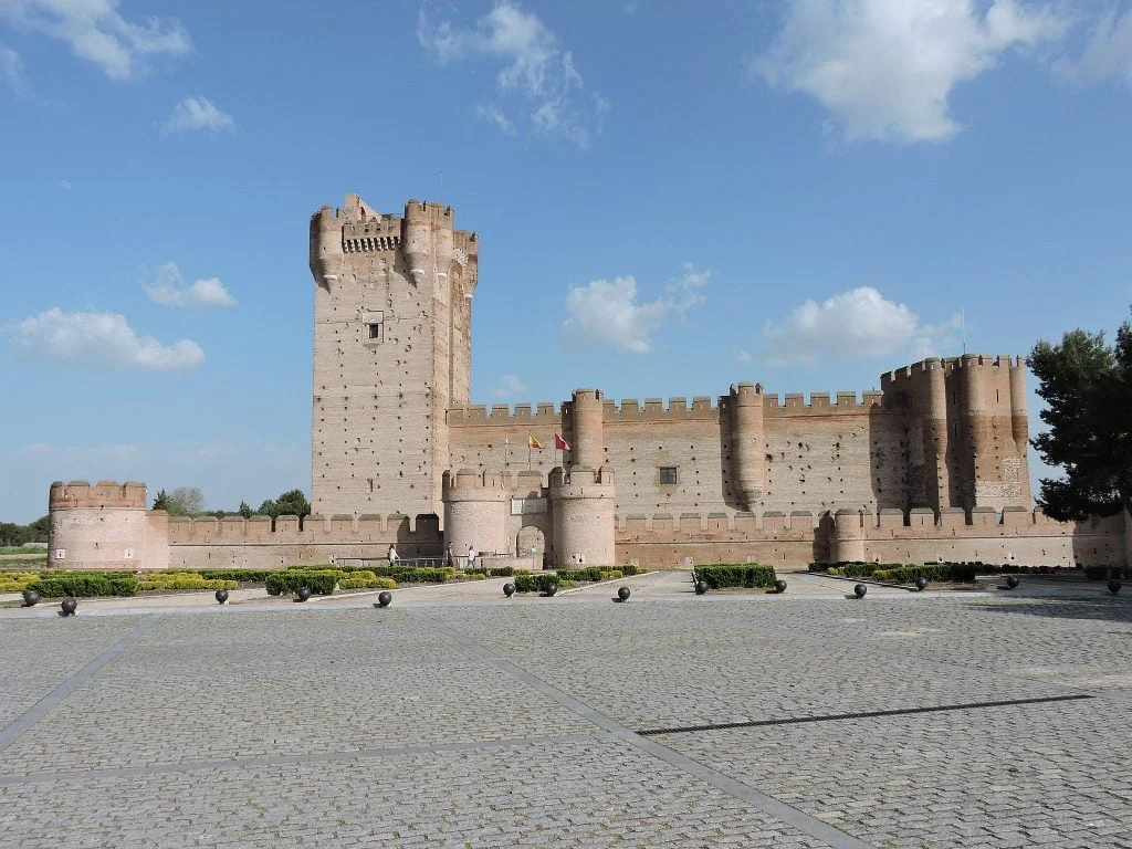 The view of Castillo of La Mota's architectural structure. 